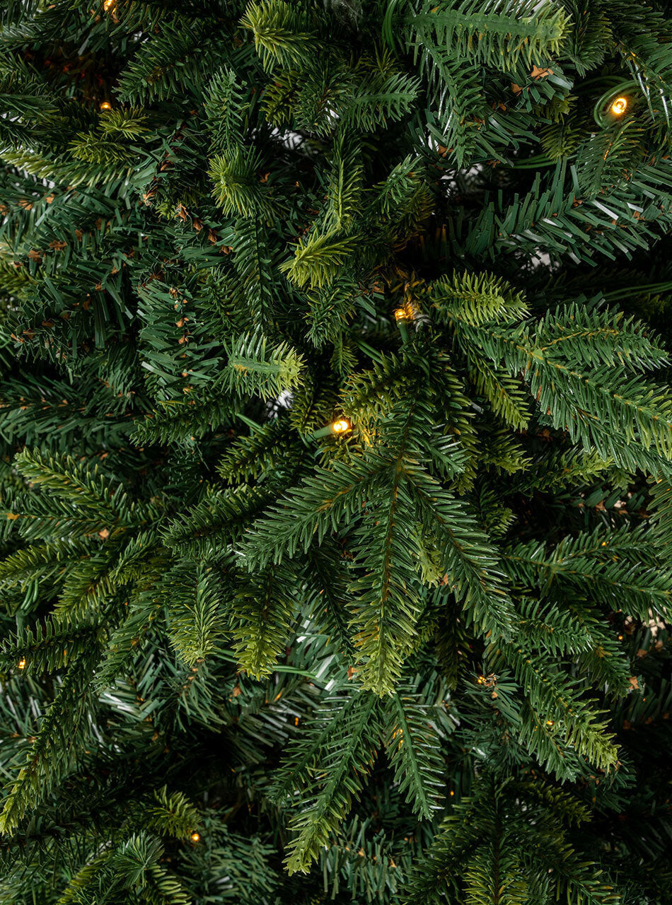 Delaware Pre-Lit Christmas Tree