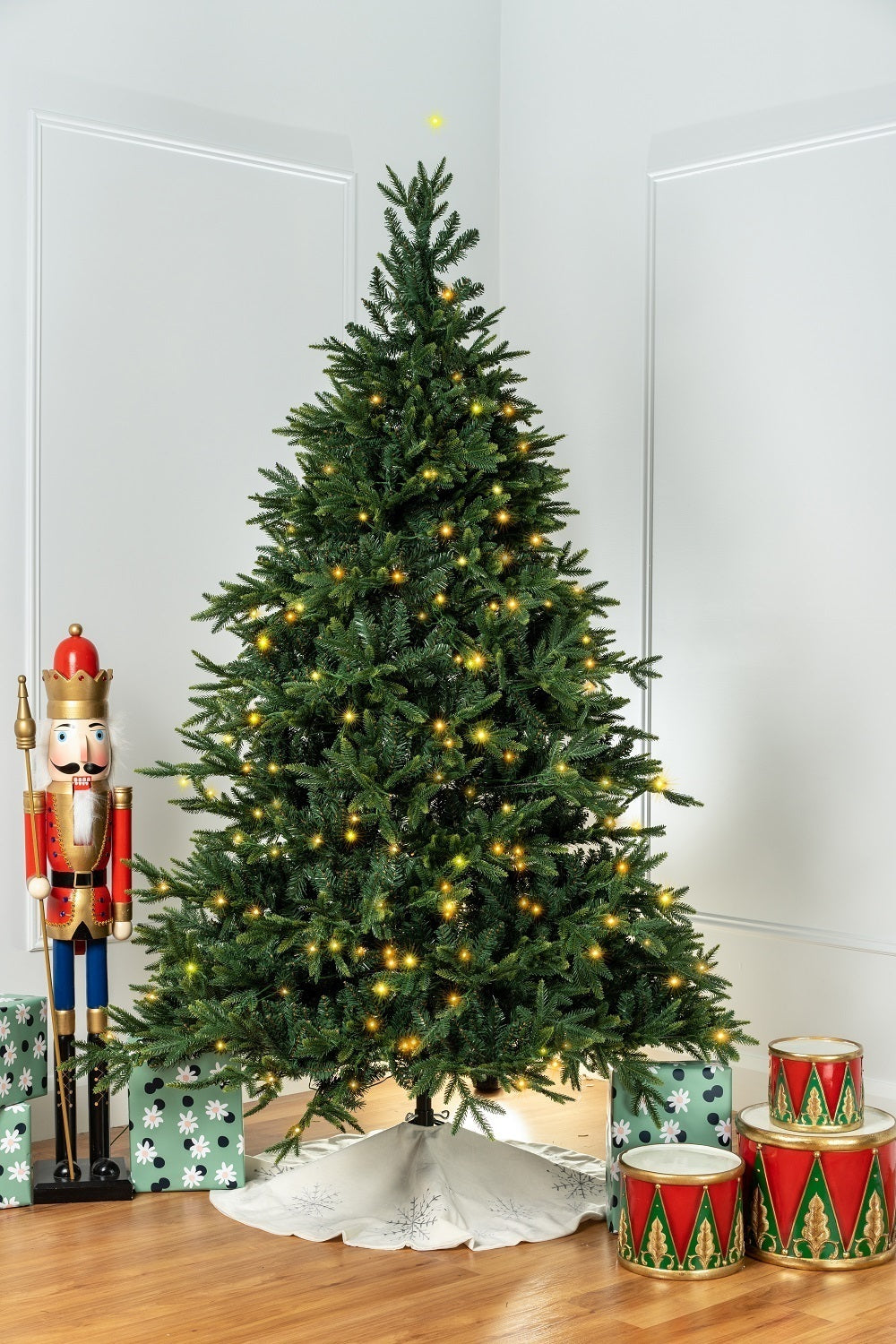 Delaware 8ft / 240cm Pre-Lit Christmas Tree
