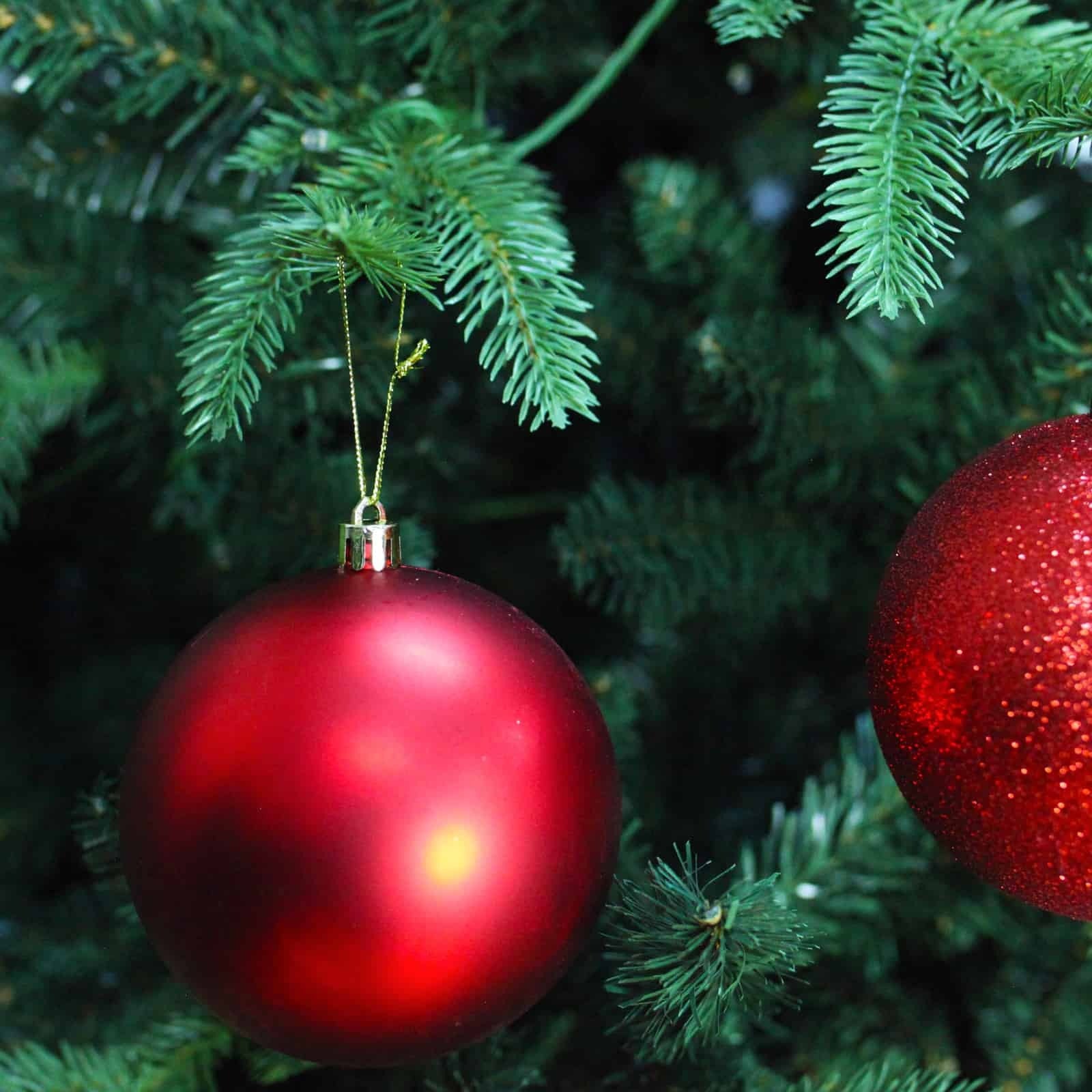 Red Christmas Baubles 24 Matt 100mm