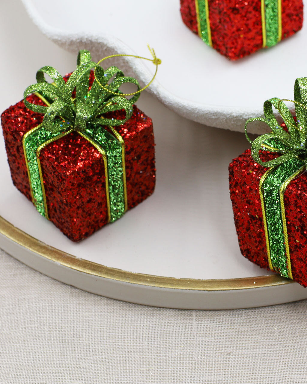 RED GLITTER PRESENT With GREEN BOW 60mm 6 pack