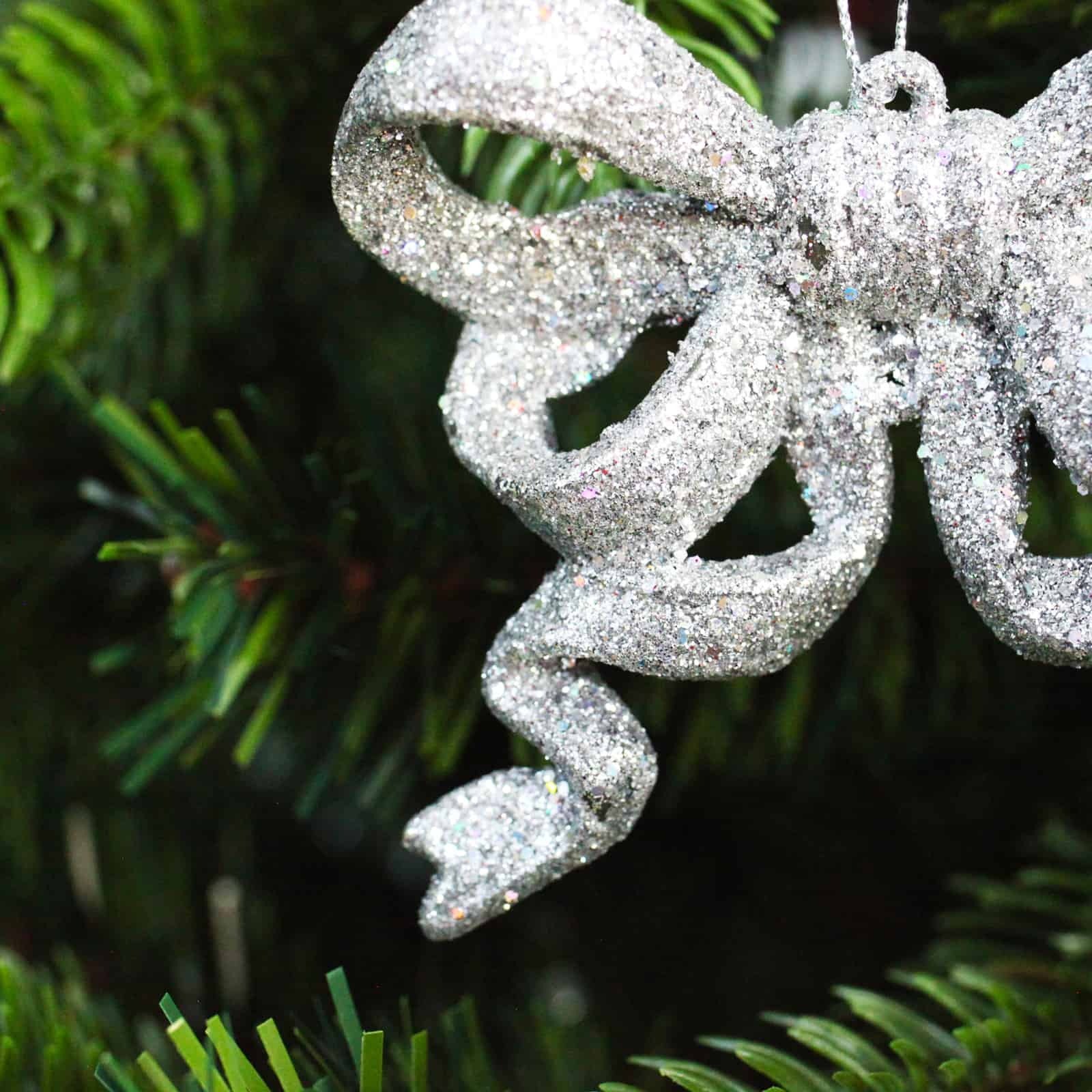 10 SILVER GLITTER BOWS 95mm
