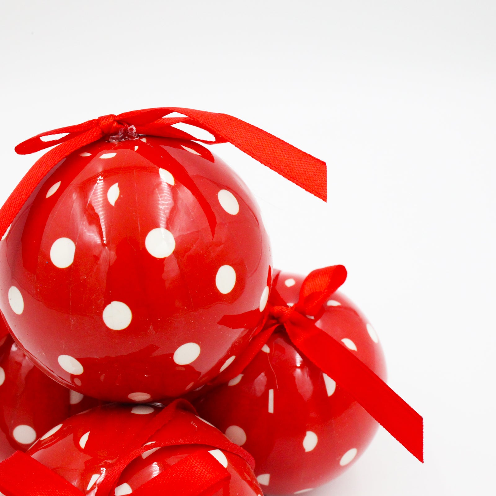 RED WITH WHITE SPOT Baubles 75mm