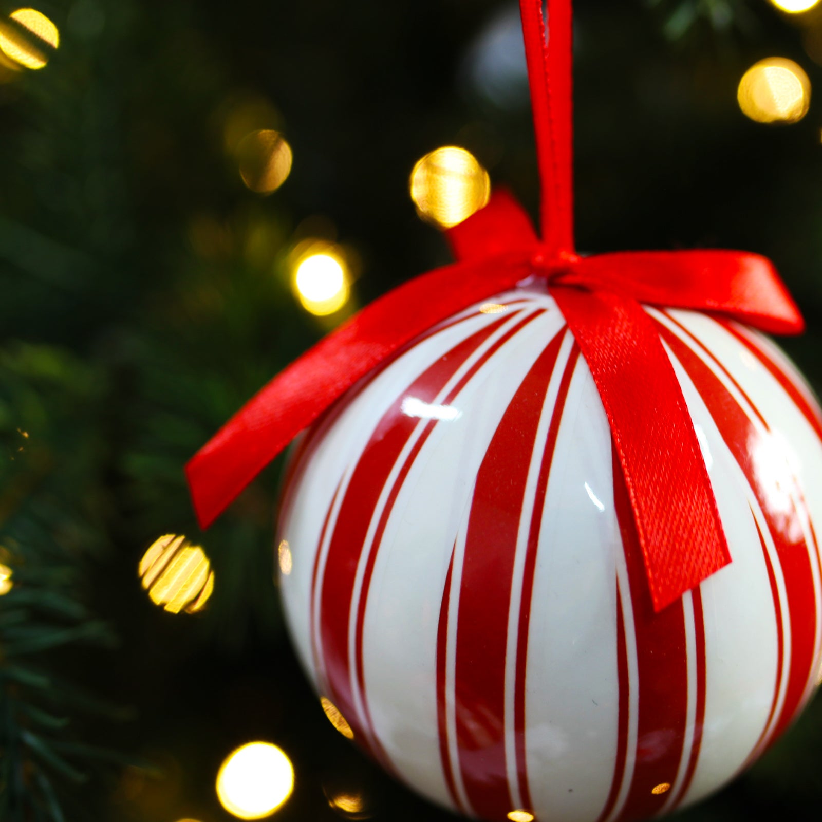 WHITE & RED STRIPE Foam Baubles 75mm 25 Pack