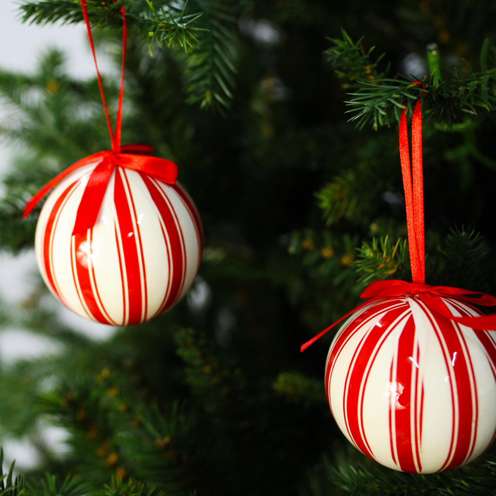 WHITE & RED STRIPE Foam Baubles 75mm 25 Pack
