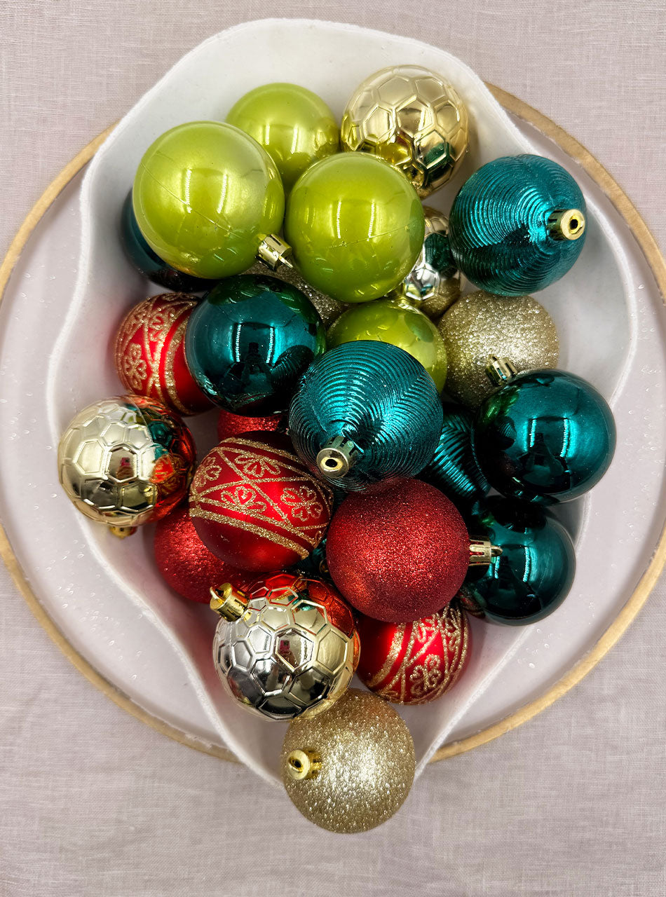RED GREEN GOLD Decorative Christmas Baubles 60mm 30 Pack