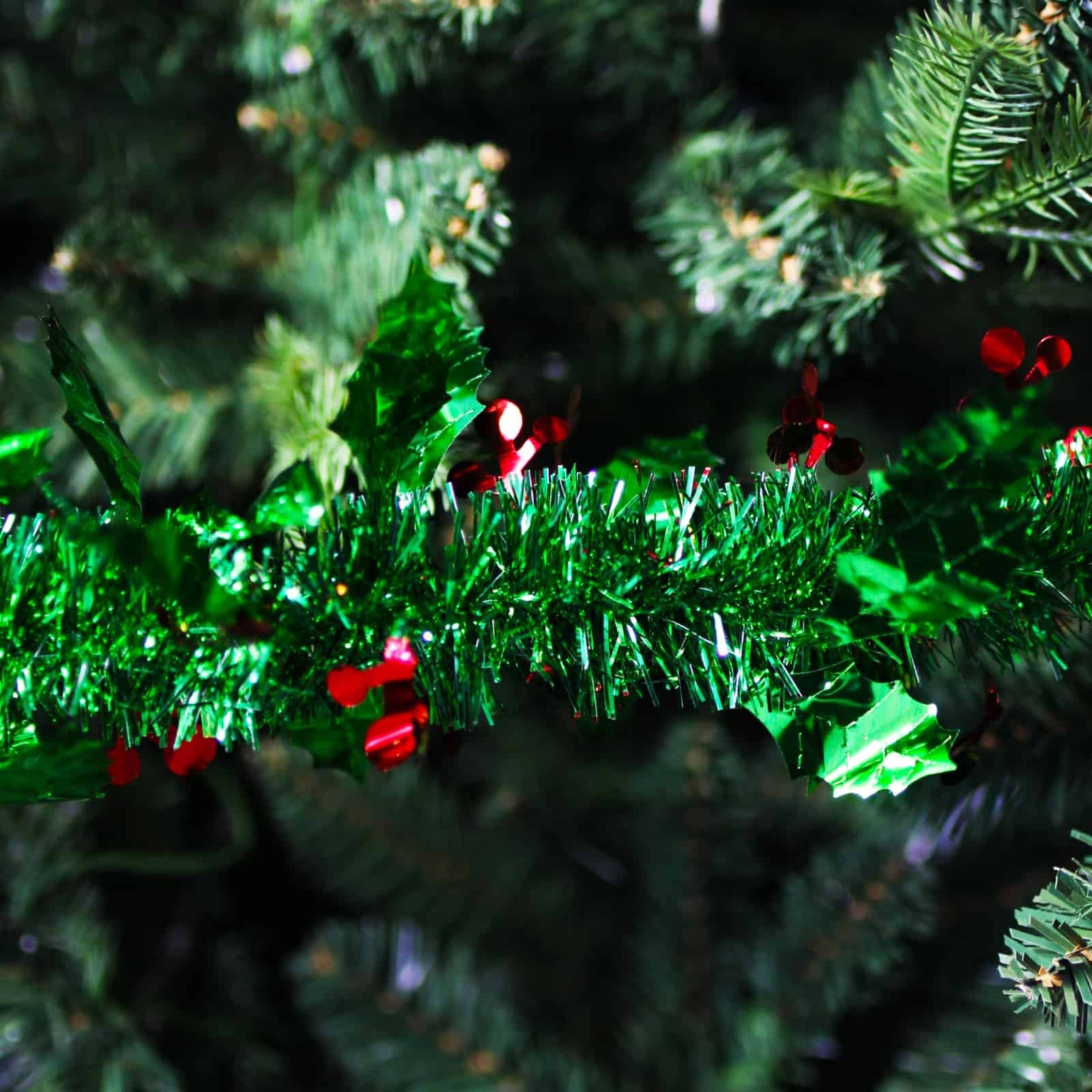 25m HOLLY Green Leaf Tinsel with Red Berry 100mm wide