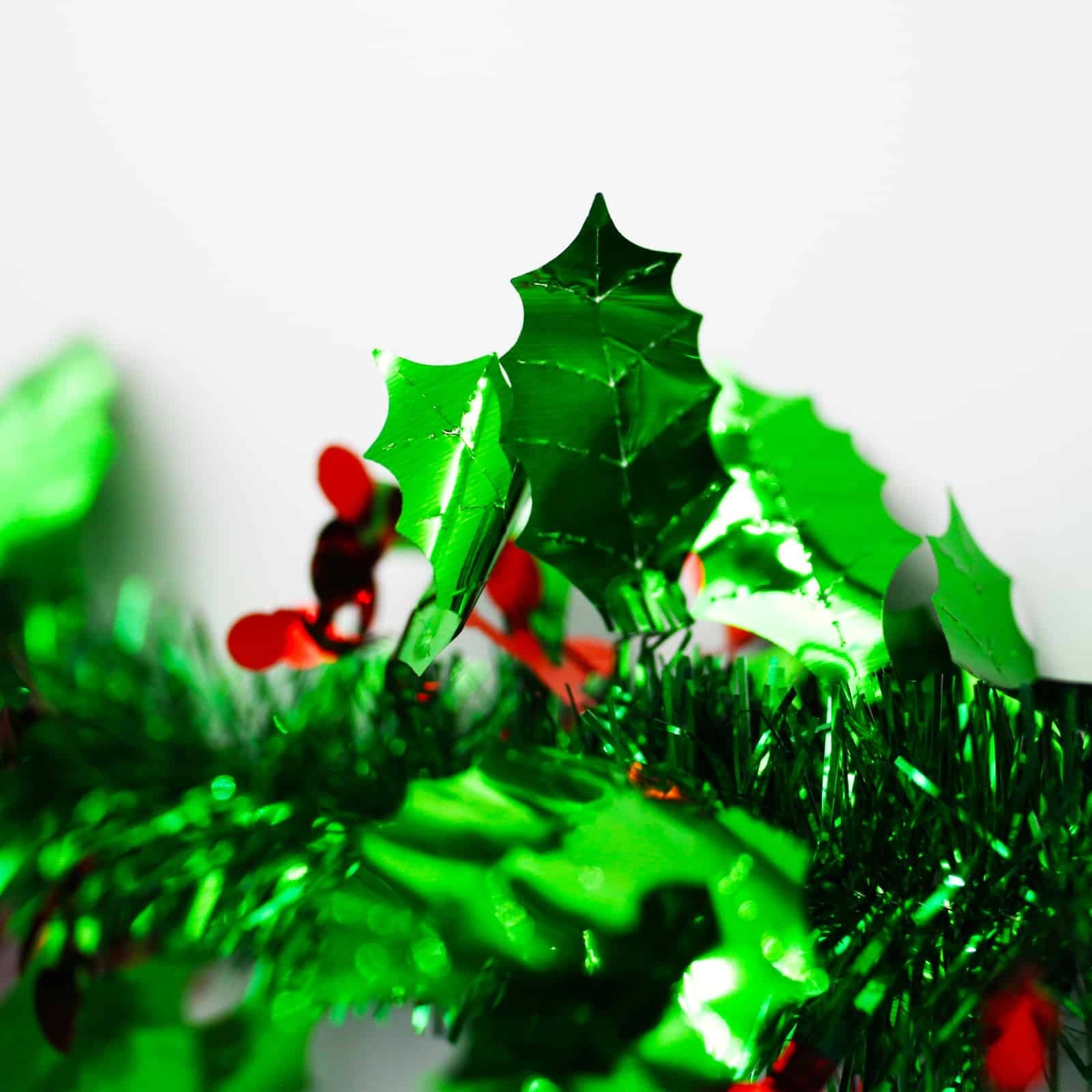 25m HOLLY Green Leaf Tinsel with Red Berry 100mm wide