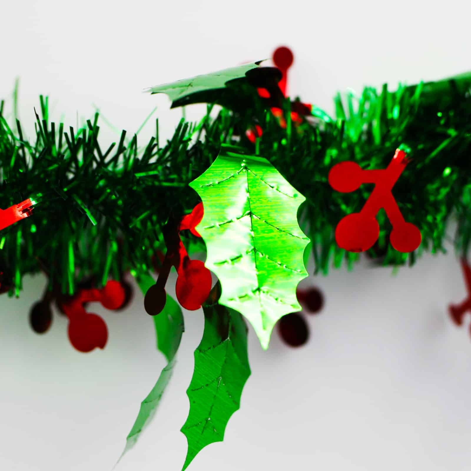 25m HOLLY Green Leaf Tinsel with Red Berry 100mm wide
