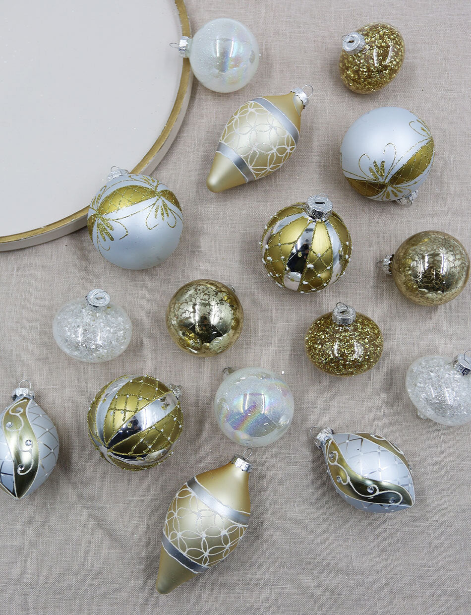 GOLD 8cm & 6cm Glass Christmas Baubles 16 Pack