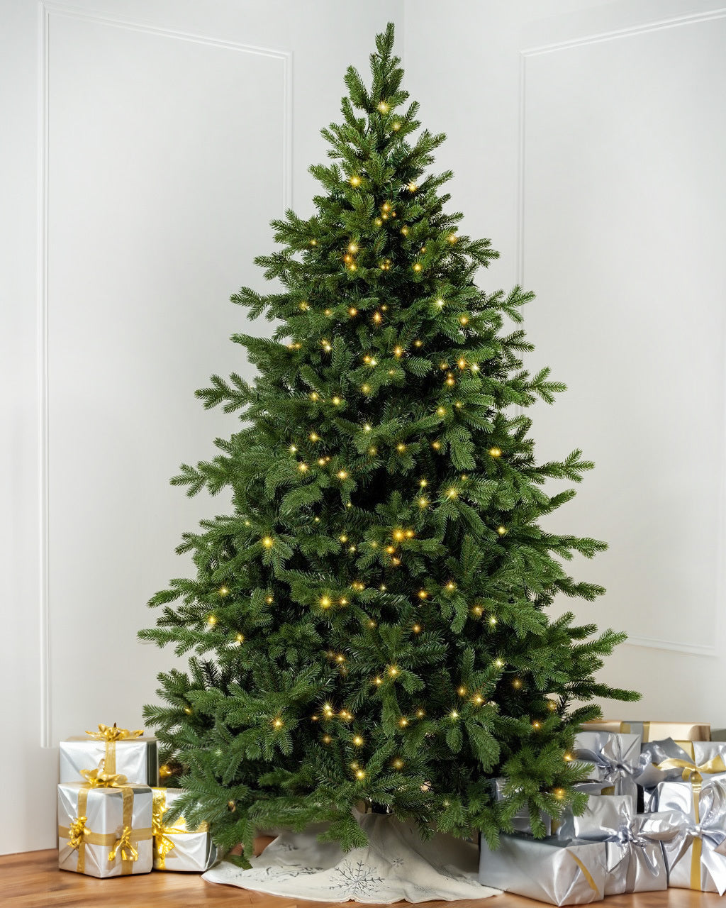 Spitsbergen Spruce Pre-Lit Christmas Tree