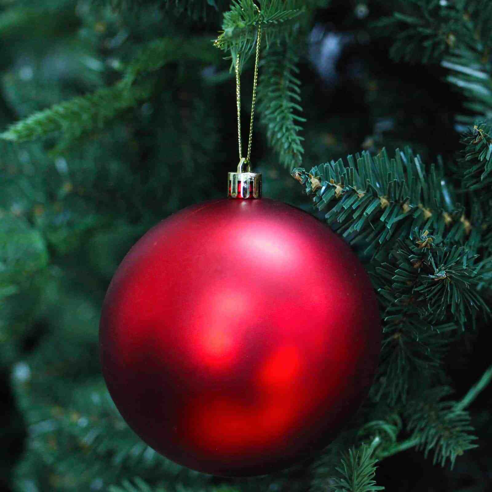 Red Christmas Baubles 24 Matt 100mm
