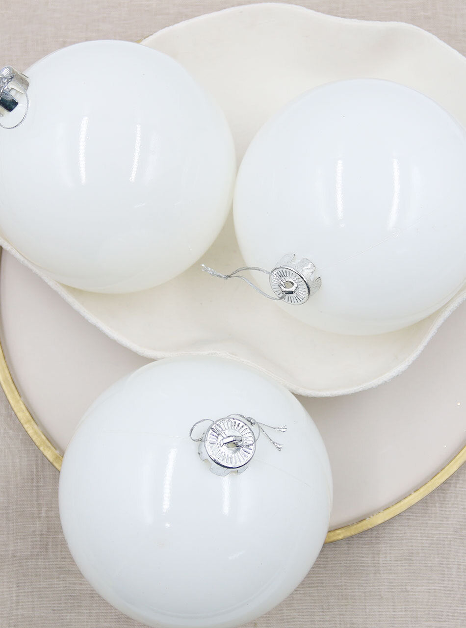 150mm White Christmas Baubles 3 Balls Gloss