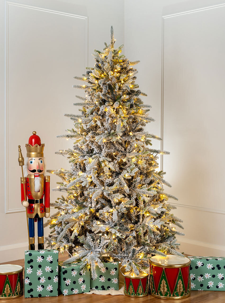 How to Decorate Pre-Lighted Artificial Christmas Trees: Stunning Ideas