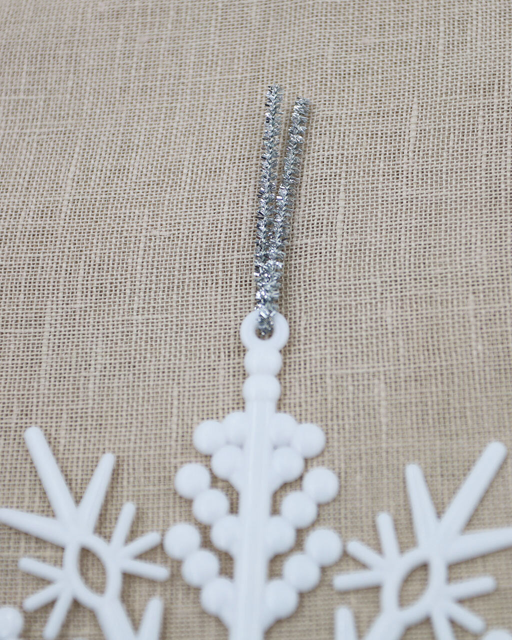 WHITE SNOWFLAKES 6 Pack 180mm Ornament